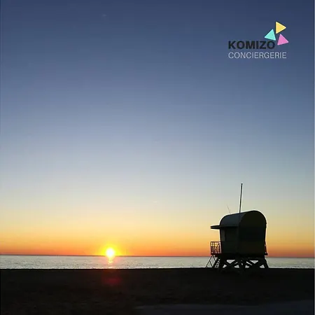 La Maison Bleu Apartment *