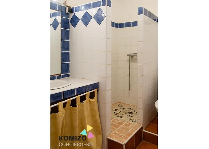 La Maison Bleu アパート ルカート