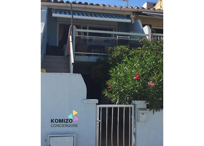 La Maison Bleu アパート ルカート